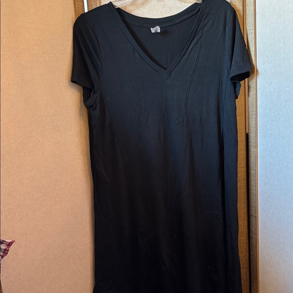 West loop Black V-Neck Short Sleeve soft and luxurious nighty medium